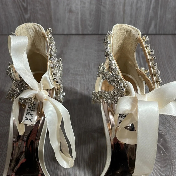 NEW Badgley Mischka Everafter Embellished Blocked Heel Sandal in Ivory Satin 8.5 - Picture 11 of 14